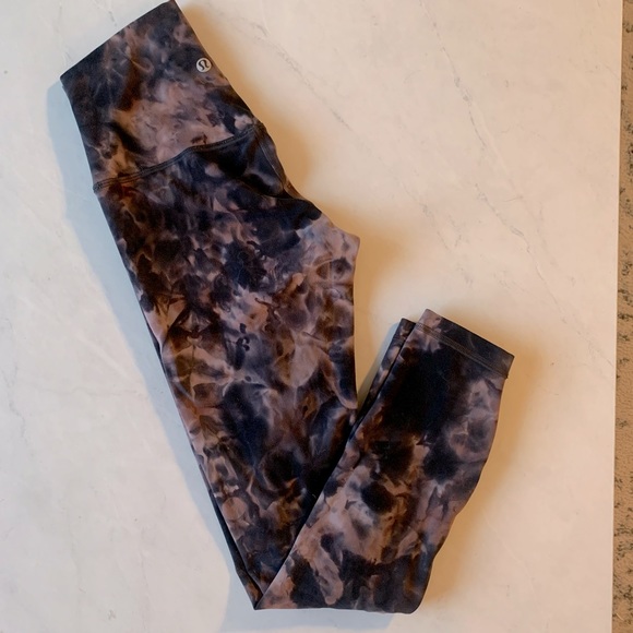 Align leggings size 4. 25 “. Graphite grey/pastel pink diamond dye. - Picture 1 of 10